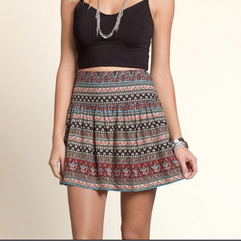 Hollister Pleated Size Large Mini Skirt Elastic Waist